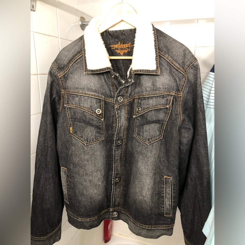 Billabong  luxe classic chic Sherpa black faded denim jacket size Xl